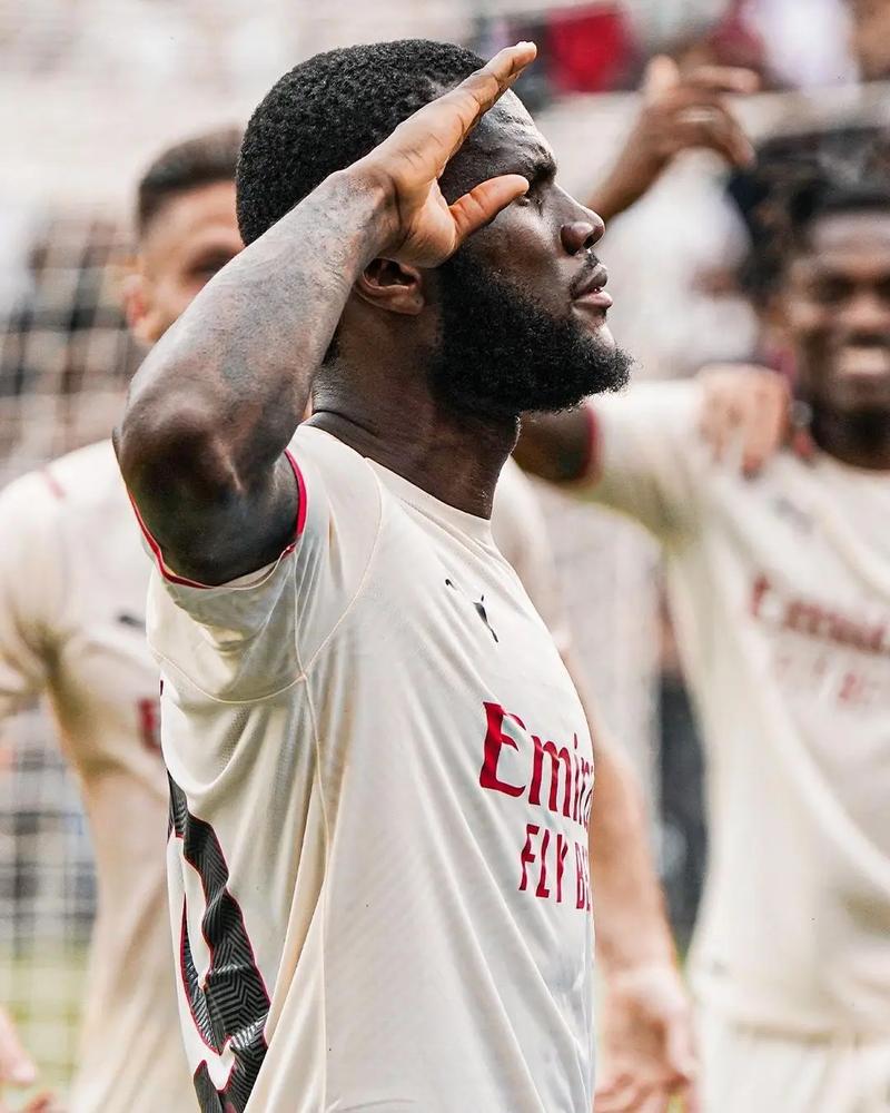 巴塞罗那理发师：欧洲杯期间，费尔明专门打电话让我给他理发（巴萨理发师曝料：欧洲杯期间，费尔明主动来电预约理发）