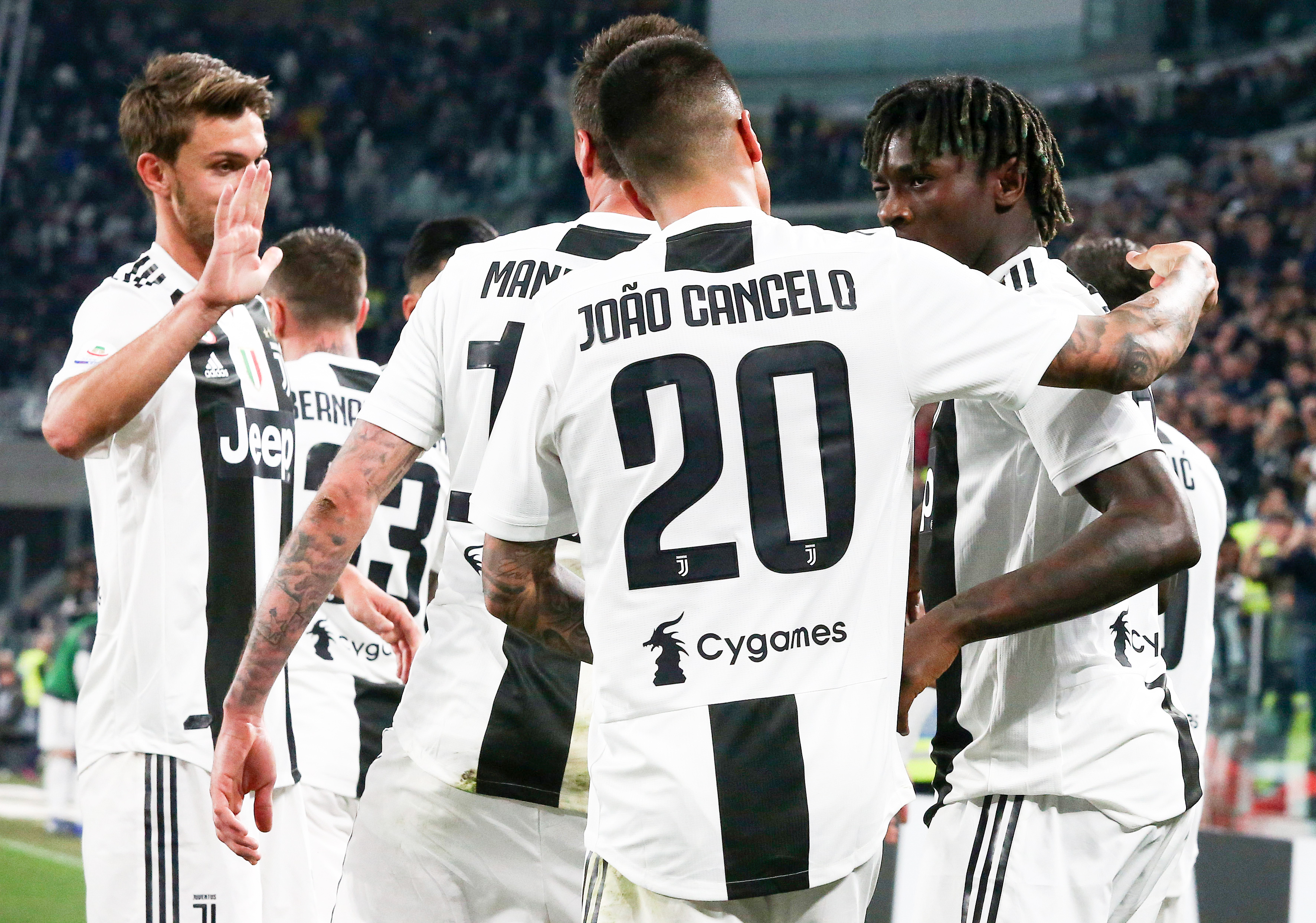 他这次传球完全是大师级别（这一脚传球堪称大师手笔）