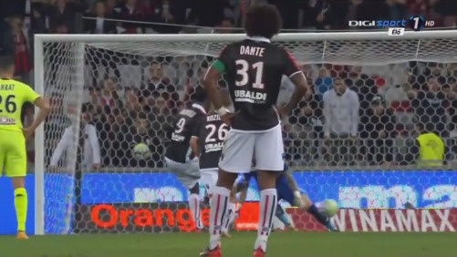 中足联细化“观众不当行为”细则：赛区将对球迷不当行为负责（中足联完善观众不当行为细则：赛区需对球迷不当举动负责）