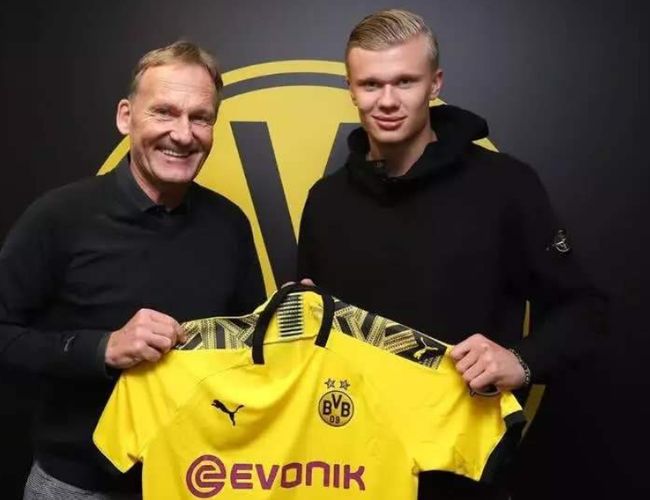 足球转会市场最新签约及趋势分析（足坛转会风向：最新签约动态与市场趋势）