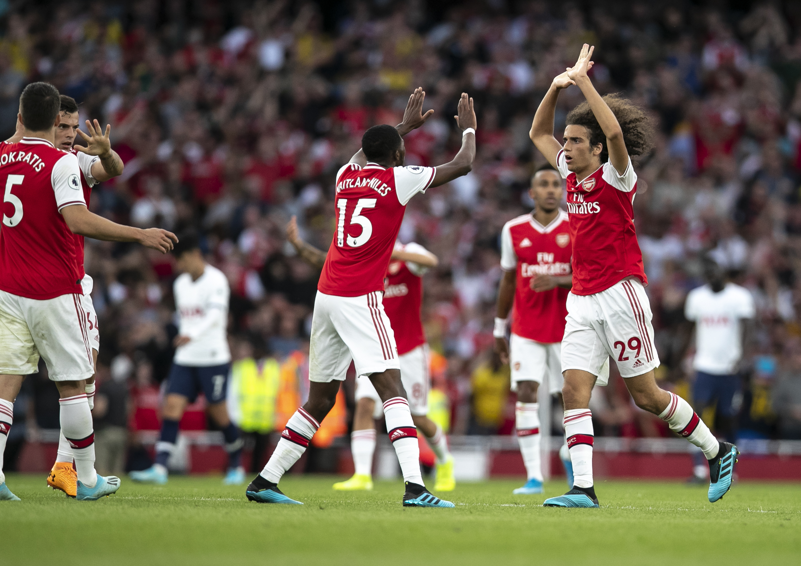 科莫2-0萨索洛连续12场不败，莫雷诺破门，尼科-帕斯献助攻（科莫2-0击退萨索洛豪取12场不败，莫雷诺破门，尼科-帕斯送助攻）