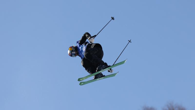 可圈可点！新疆外援纳托尔12中7贡献20分5篮板2助攻（表现抢眼！新疆外援纳托尔12投7中砍下20分5篮板2助攻）