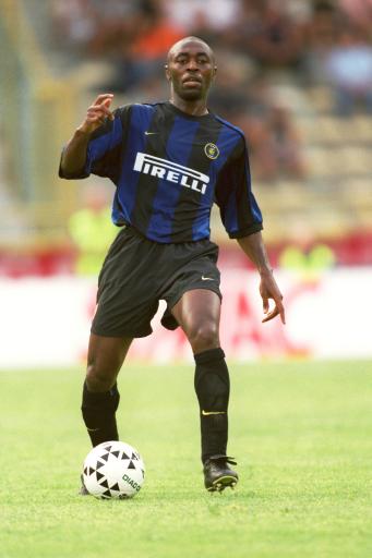 11打10！0-1到1-1 英超巅峰对决：13.1亿豪门3轮2平+17场不败（英超巅峰战以多打少：0-1落后扳成1-1，13.1亿豪门近3轮2平、17场不败）