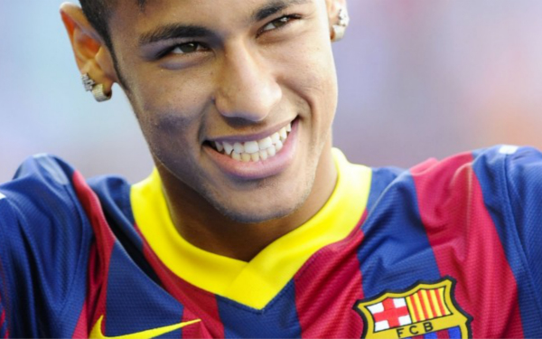 记者晒视频：钟义浩现场观看海牛比赛，海牛进球后他兴奋鼓掌（记者晒视频：钟义浩现场观战海牛，破门瞬间激动鼓掌）