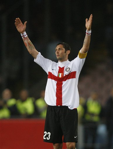 萨拉赫落选！利物浦仅19人出征欧冠 纯血边锋只剩1人（萨拉赫未入选！利物浦欧冠仅19人随队 纯血边锋仅余一人）