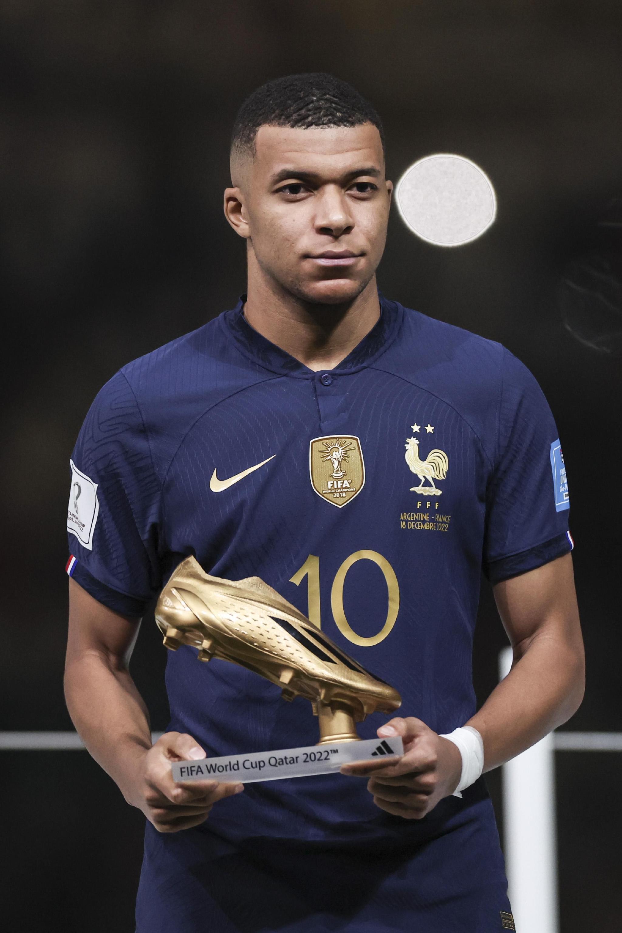 欧洲杯备战消息，各队调整阵容（欧洲杯赛前动态：各队纷纷调整阵容）