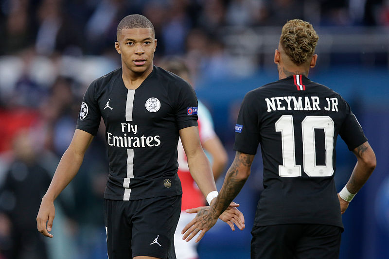 NBA菜鸟观察站：最佳争夺渐成三足鼎立之势，小角色主宰大舞台（NBA新秀观察：最佳之争三强鼎立，角色球员撑起大场面）